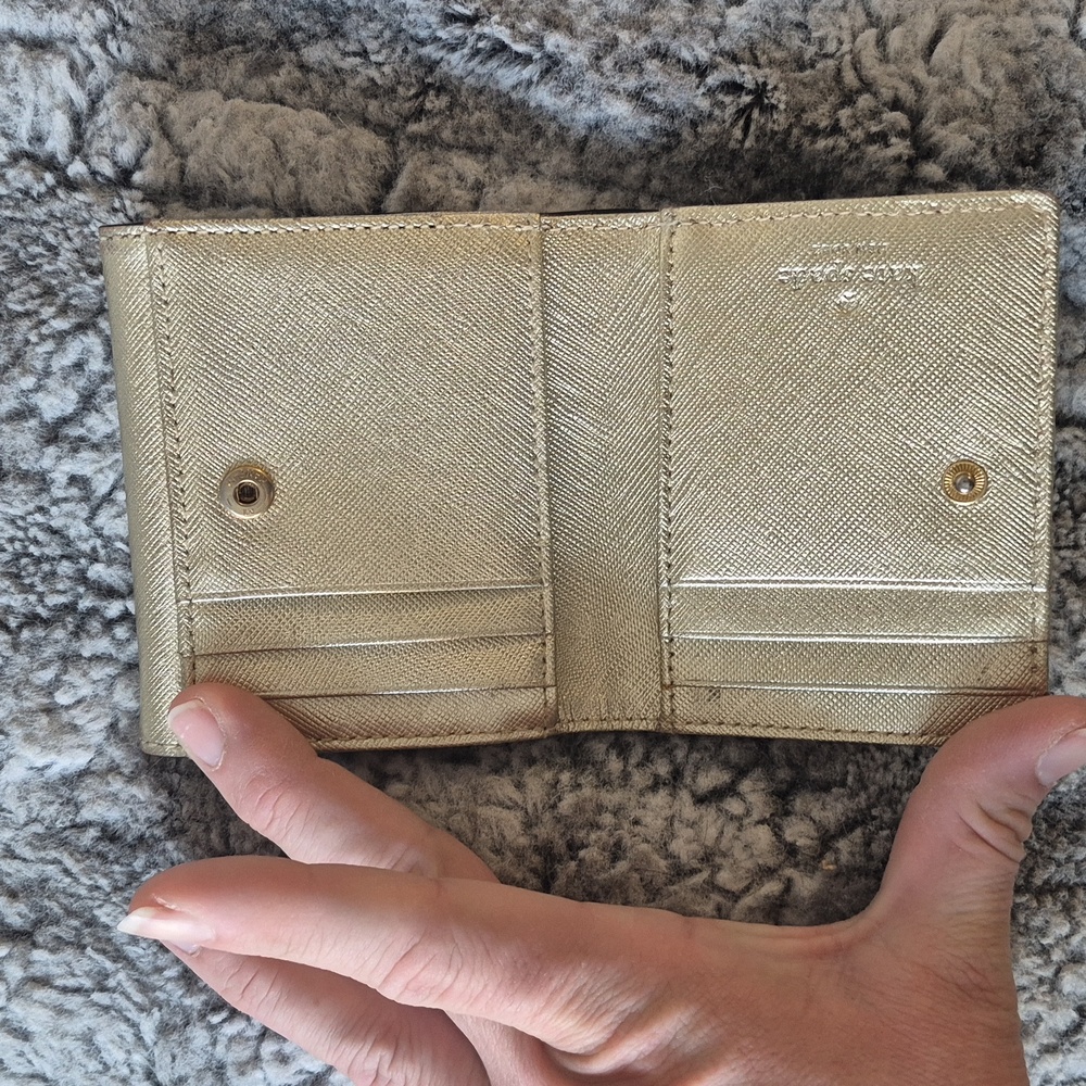 Kate Spade 🖤 Gold Wallet - Picture 3 of 8